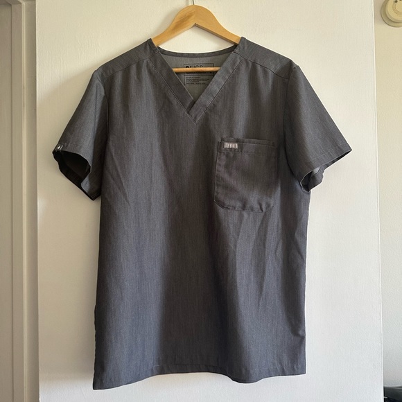 Figs Technical Collection Gray V-Neck Pocket Tee Scrub Top Size Medium EUC - Picture 3 of 5